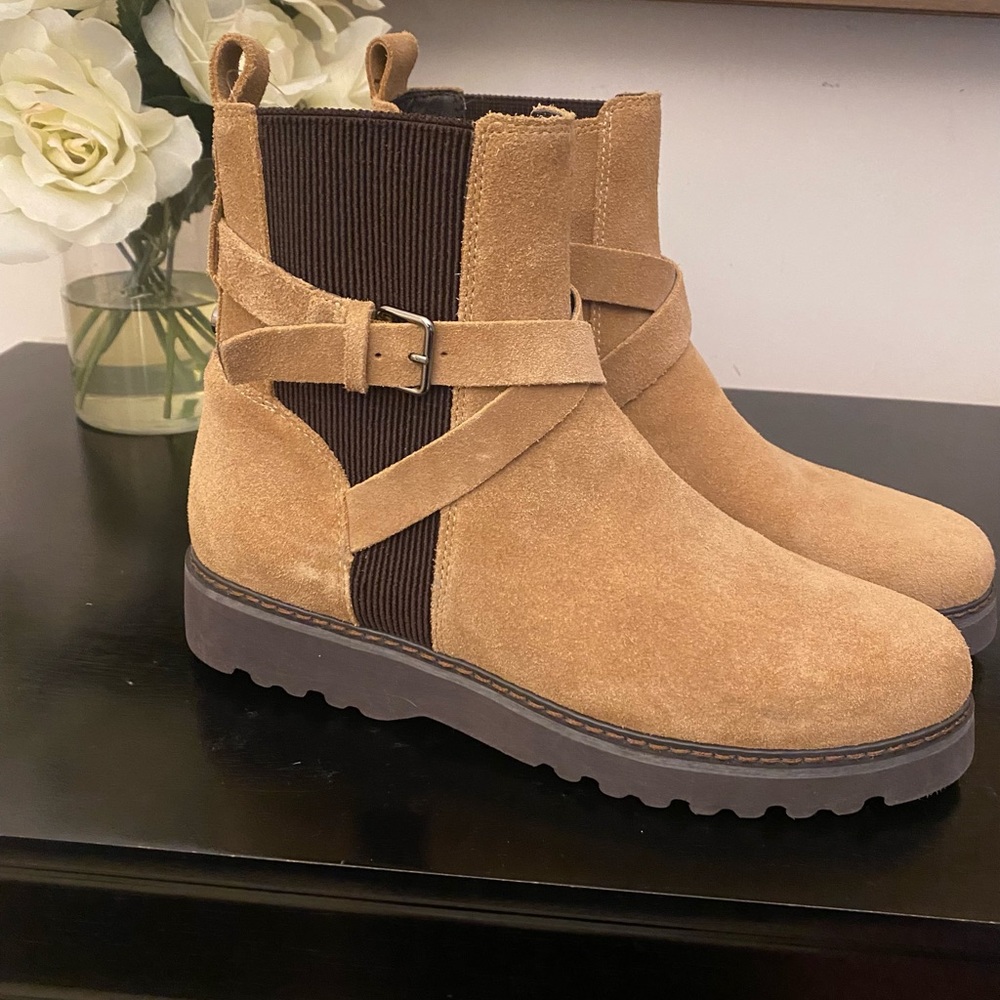 SALE ♥️ NEW Donald Pliner Suede Zip Ankle Boot